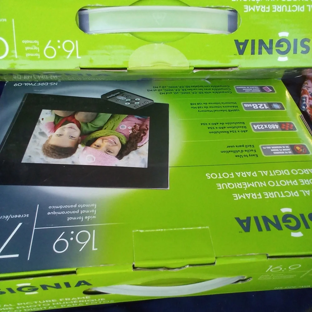 2 frames- Insignia Black Digital Picture Frames